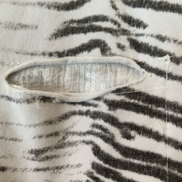 Zebra print lightweight  sweatshirt - Picture 3 of 6